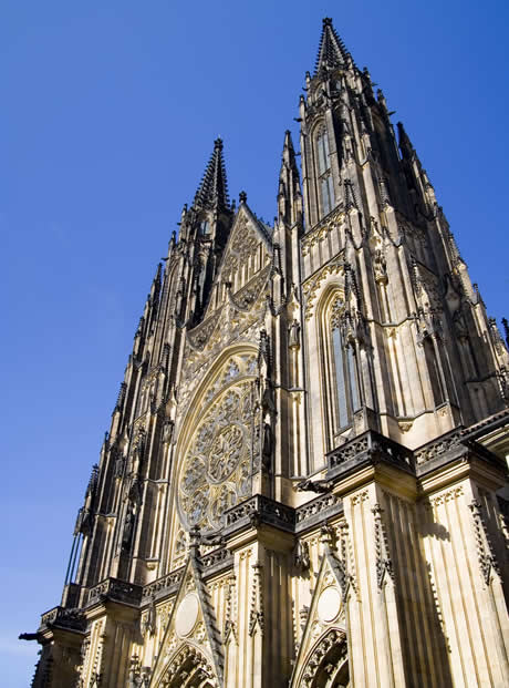 Fassade der st veits dom in prag foto